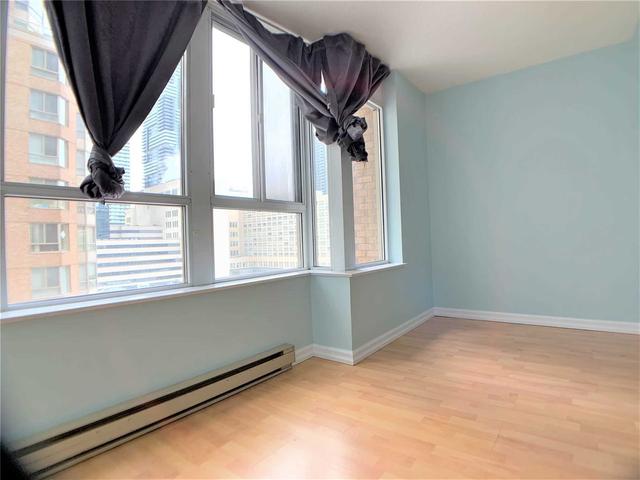 1012 - 711 Bay St, Condo with 2 bedrooms, 2 bathrooms and 1 parking in Toronto ON | Image 17