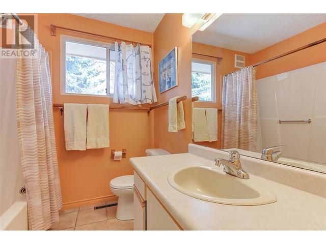 1701 Highland Drive, House detached with 4 bedrooms, 2 bathrooms and 4 parking in Kelowna BC | Image 25