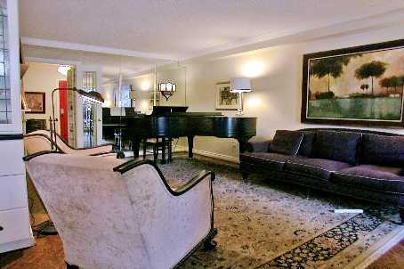 101 - 349 St Clair Ave W, Condo with 3 bedrooms, 3 bathrooms and 1 parking in Toronto ON | Image 1
