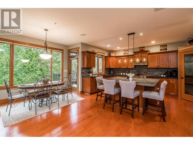 22820 Docksteader Circle, House detached with 5 bedrooms, 4 bathrooms and 5 parking in Maple Ridge BC | Image 12