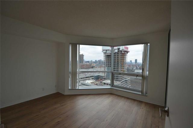 2108 - 10 Yonge St, Condo with 1 bedrooms, 1 bathrooms and 1 parking in Toronto ON | Image 4