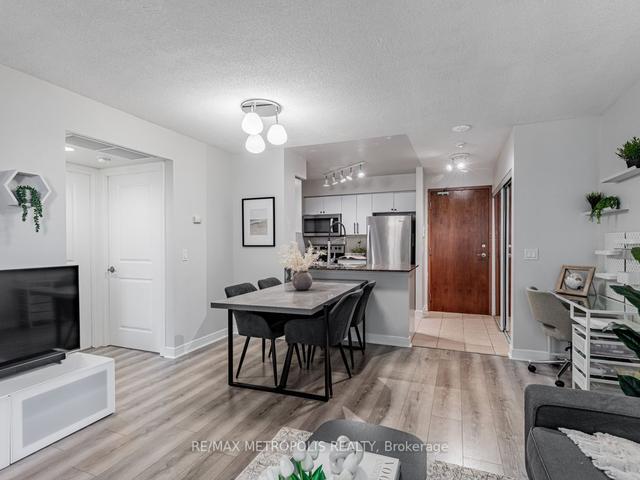 1805 - 35 Bales Ave, Condo with 2 bedrooms, 1 bathrooms and 1 parking in Toronto ON | Image 3