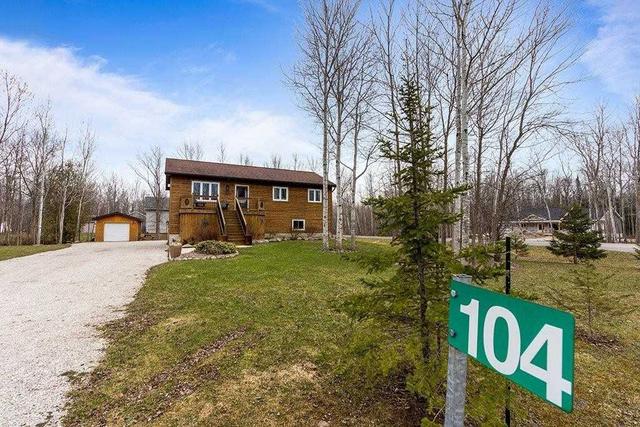 104 Maple Dr, House detached with 3 bedrooms, 2 bathrooms and 6 parking in Northern Bruce Peninsula ON | Image 4