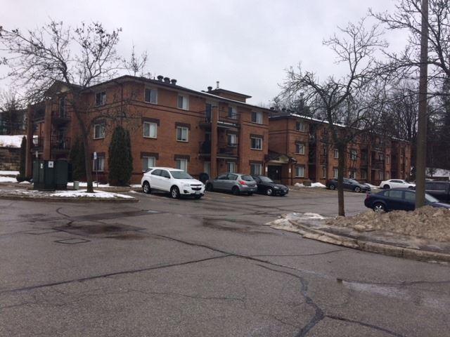 306 - 25 Meadow Lane, Condo with 2 bedrooms, 1 bathrooms and 1 parking in Barrie ON | Image 1