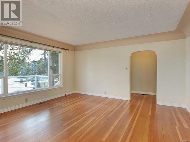 304 Uganda Ave, House detached with 2 bedrooms, 2 bathrooms and 5 parking in Esquimalt BC | Image 21