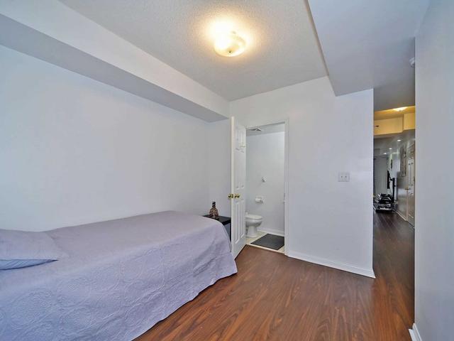 2060 - 3047 Finch Ave W, Townhouse with 2 bedrooms, 2 bathrooms and 1 parking in Toronto ON | Image 14