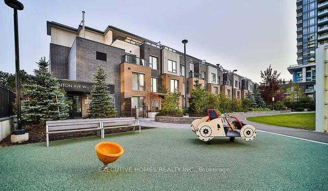 106 - 2530 Eglinton Ave W, Townhouse with 3 bedrooms, 3 bathrooms and 1 parking in Toronto ON | Image 2