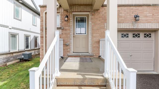 29 Robinson St, House attached with 3 bedrooms, 2 bathrooms and 3 parking in Barrie ON | Image 12