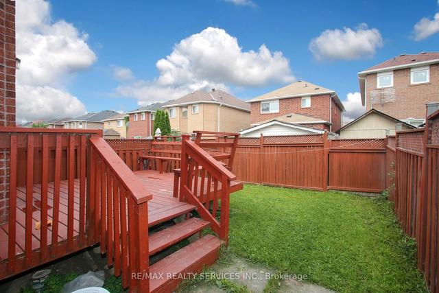 1203 Prestonwood Cres, House semidetached with 3 bedrooms, 3 bathrooms and 2 parking in Mississauga ON | Image 8