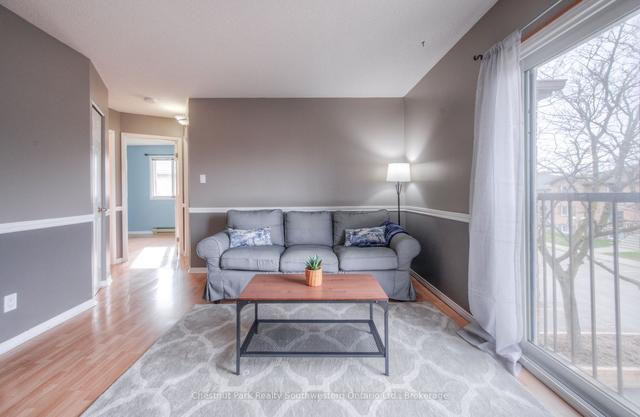 10 - 325 Northlake Dr, Condo with 2 bedrooms, 1 bathrooms and 1 parking in Waterloo ON | Image 6