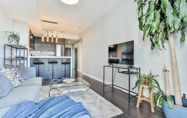 1703 - 170 Sumach St, Condo with 1 bedrooms, 1 bathrooms and 1 parking in Toronto ON | Image 2