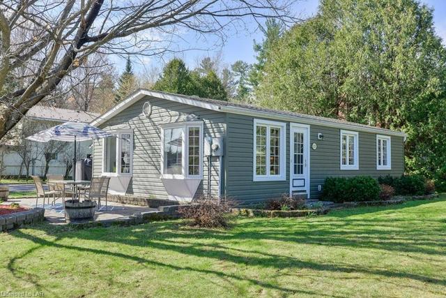 110 Richard Street, House detached with 2 bedrooms, 1 bathrooms and 3 parking in Bracebridge ON | Image 1