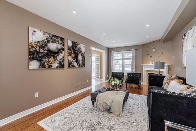 21 Milkweed Cres, House detached with 3 bedrooms, 3 bathrooms and 6 parking in Brampton ON | Image 26
