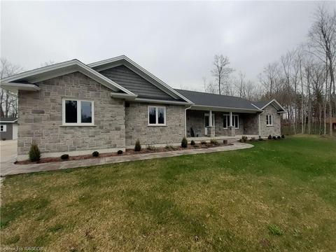 105 Forest Creek Trail, House detached with 3 bedrooms, 2 bathrooms and 8 parking in West Grey ON | Card Image
