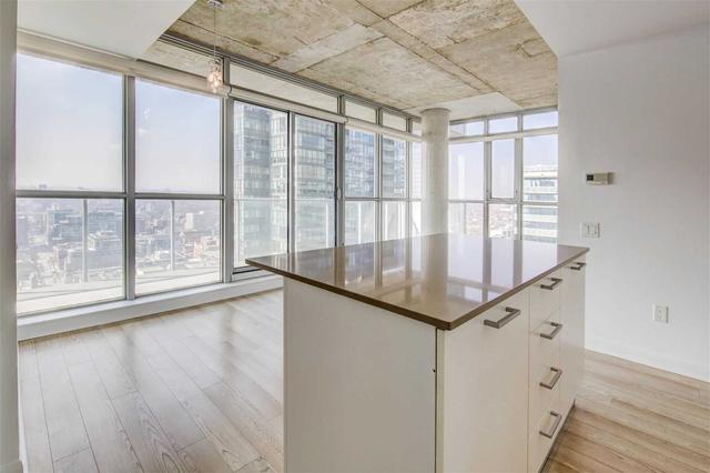 3209 - 375 King St W, Condo with 1 bedrooms, 2 bathrooms and 0 parking in Toronto ON | Image 2