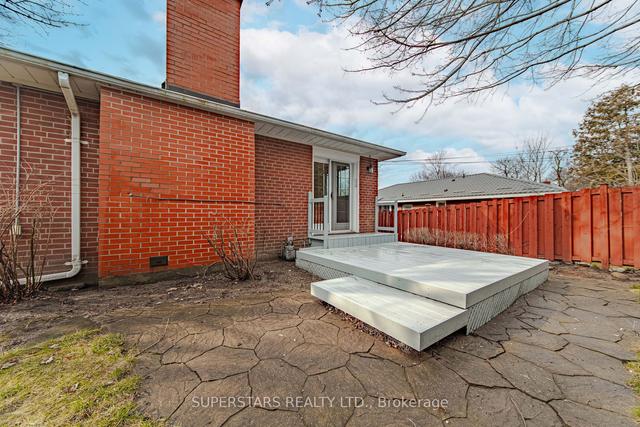 2 Royal Doulton Dr, House detached with 3 bedrooms, 2 bathrooms and 5 parking in Toronto ON | Image 28
