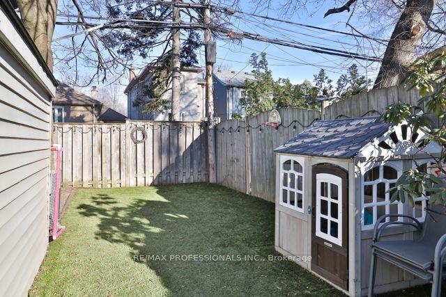 37 Cliveden Ave, House detached with 3 bedrooms, 2 bathrooms and 3 parking in Toronto ON | Image 29