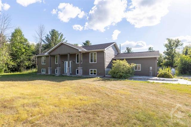7843 Highway 15 Highway, House detached with 4 bedrooms, 2 bathrooms and 10 parking in Beckwith ON | Image 3
