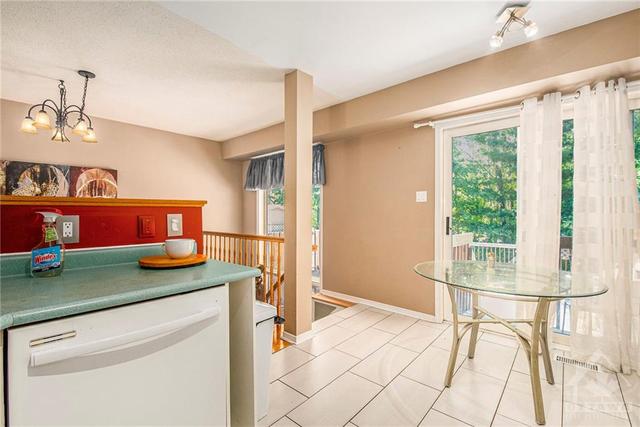 429 Wincanton Drive, Townhouse with 3 bedrooms, 3 bathrooms and 3 parking in Ottawa ON | Image 9