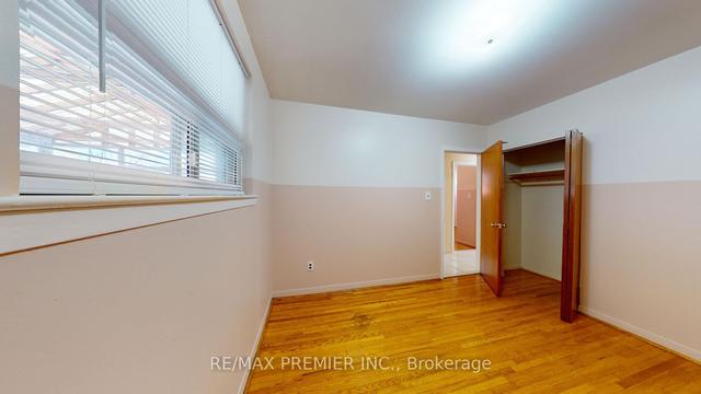 15 Roseglen Cres, House detached with 3 bedrooms, 3 bathrooms and 8 parking in Toronto ON | Image 4