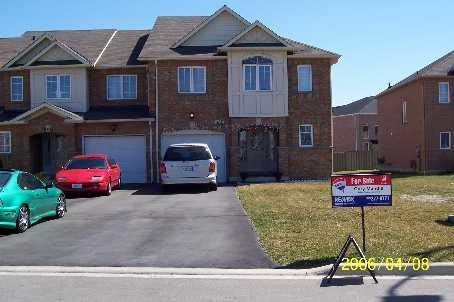 982 Delgado Dr, House semidetached with 3 bedrooms, 3 bathrooms and 4 parking in Mississauga ON | Image 1