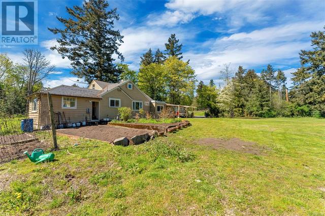 753 Sayward Rd, House detached with 2 bedrooms, 1 bathrooms and 6 parking in Saanich BC | Image 28