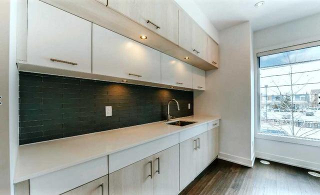 213 Manning Ave, House attached with 3 bedrooms, 3 bathrooms and 1 parking in Toronto ON | Image 4