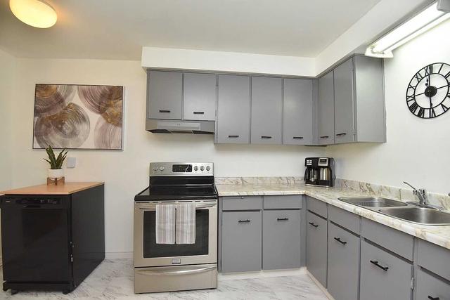 564 Forestwood Cres, Condo with 3 bedrooms, 2 bathrooms and 2 parking in Burlington ON | Image 7