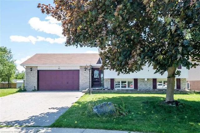 44 Windsor Dr, House detached with 4 bedrooms, 2 bathrooms and 5 parking in Brant ON | Card Image