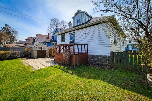 98 Royal Ave, House detached with 3 bedrooms, 1 bathrooms and 5 parking in Hamilton ON | Image 29