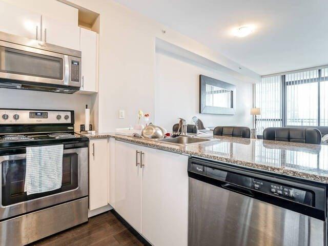419 - 2900 Highway 7 Rd, Condo with 1 bedrooms, 2 bathrooms and 1 parking in Vaughan ON | Image 7