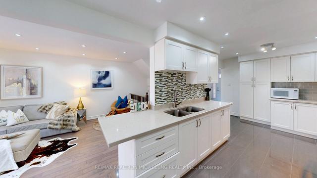 177 Bellefontaine St, House attached with 3 bedrooms, 3 bathrooms and 3 parking in Toronto ON | Image 2