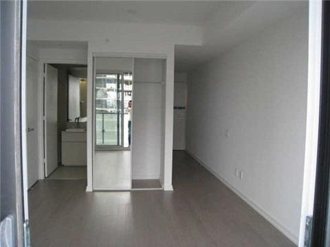 3902 - 101 Peter St, Condo with 0 bedrooms, 1 bathrooms and null parking in Toronto ON | Image 3