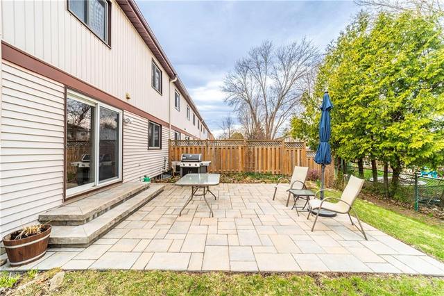 582 Seyton Drive, Townhouse with 3 bedrooms, 2 bathrooms and 2 parking in Ottawa ON | Image 25