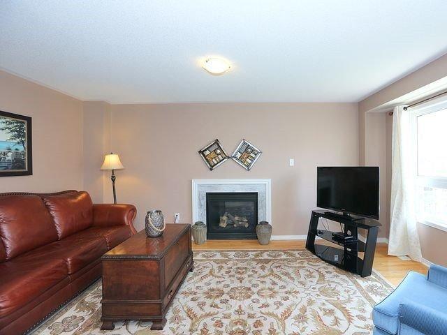 1027 Schooling Dr, House detached with 4 bedrooms, 4 bathrooms and 4 parking in Oshawa ON | Image 5