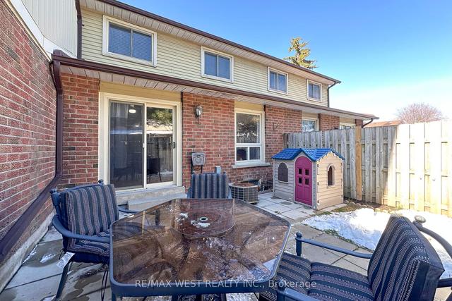 45 - 450 Bristol Cres, Townhouse with 3 bedrooms, 2 bathrooms and 2 parking in Oshawa ON | Image 20