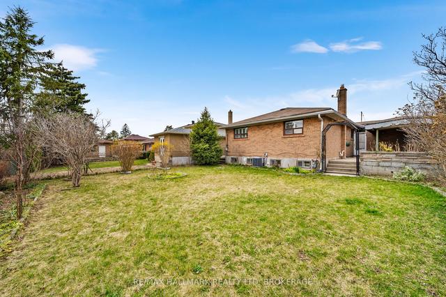 33 Roseglen Cres, House detached with 3 bedrooms, 2 bathrooms and 2 parking in Toronto ON | Image 30