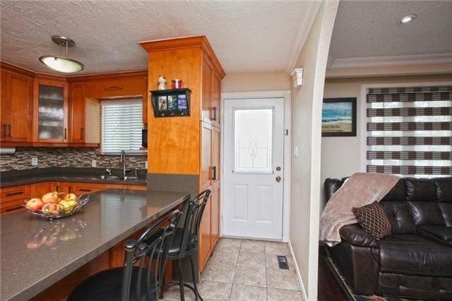 58 Madoc Dr, House detached with 3 bedrooms, 2 bathrooms and 5 parking in Brampton ON | Image 3