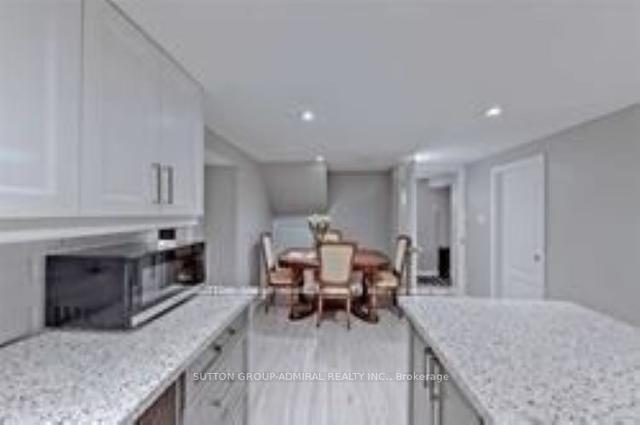 114 Cartier Cres, House detached with 2 bedrooms, 3 bathrooms and 1 parking in Richmond Hill ON | Image 1