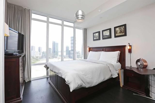 2009 - 90 Park Lawn Rd, Condo with 1 bedrooms, 1 bathrooms and 1 parking in Toronto ON | Image 3