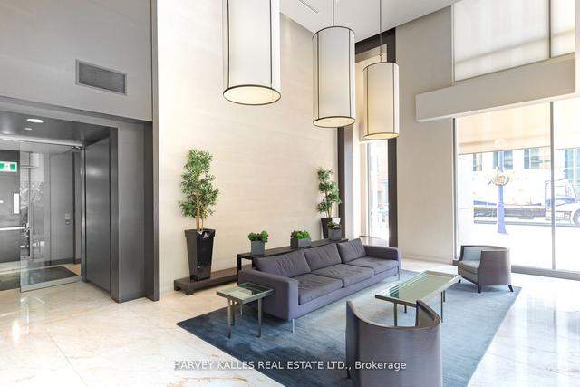 2403 - 18 Yorkville Ave, Condo with 2 bedrooms, 2 bathrooms and 1 parking in Toronto ON | Image 8