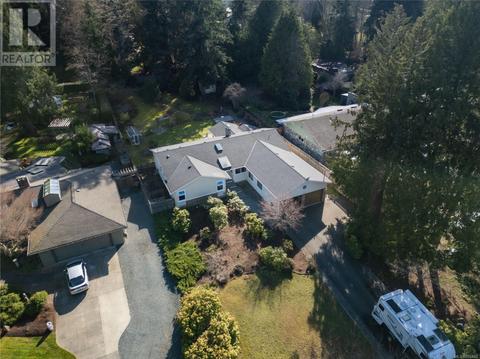 749 Canyon Crescent Rd, House detached with 4 bedrooms, 3 bathrooms and 5 parking in Qualicum Beach BC | Card Image
