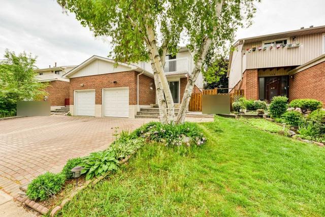 130 Carolbreen Sq, House semidetached with 3 bedrooms, 4 bathrooms and 4 parking in Toronto ON | Image 1