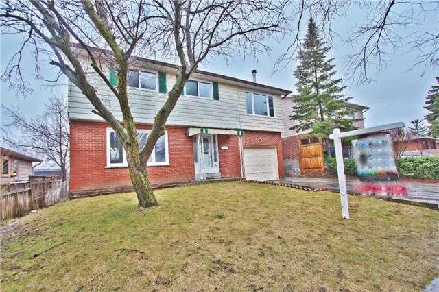 9 Sutherland Ave, House detached with 4 bedrooms, 3 bathrooms and 2 parking in Brampton ON | Image 2