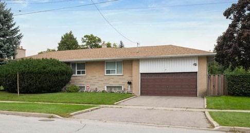 17 Esquire Rd, House detached with 3 bedrooms, 3 bathrooms and 2 parking in Toronto ON | Image 1