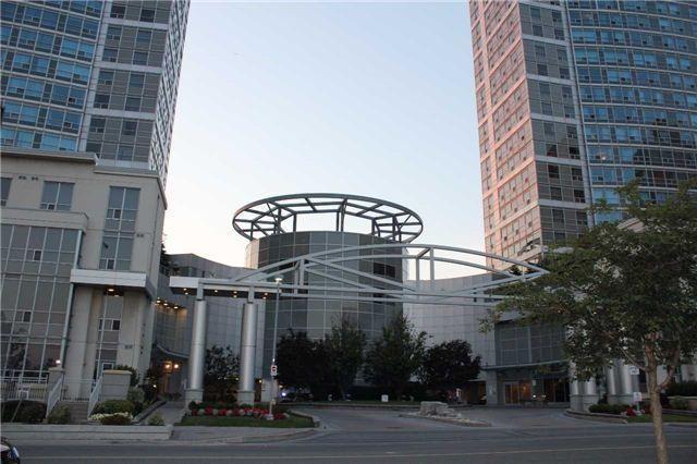 2110 - 38 Lee Centre Dr, Condo with 2 bedrooms, 1 bathrooms and 1 parking in Toronto ON | Image 1