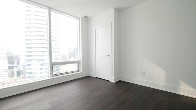 4703 - 10 York St, Condo with 2 bedrooms, 2 bathrooms and 1 parking in Toronto ON | Image 6