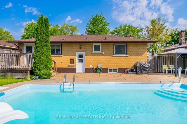 1253 Mackenzie Ave, House detached with 3 bedrooms, 2 bathrooms and 3 parking in Oshawa ON | Image 29
