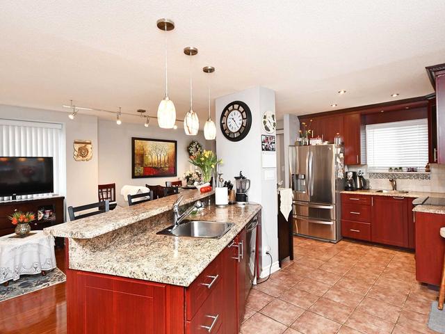 35 Roehampton Cres, House detached with 5 bedrooms, 3 bathrooms and 4 parking in Brampton ON | Image 6