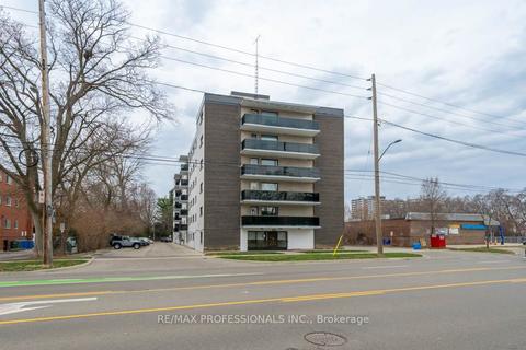 502 - 2411 New St, Condo with 2 bedrooms, 1 bathrooms and 1 parking in Burlington ON | Card Image